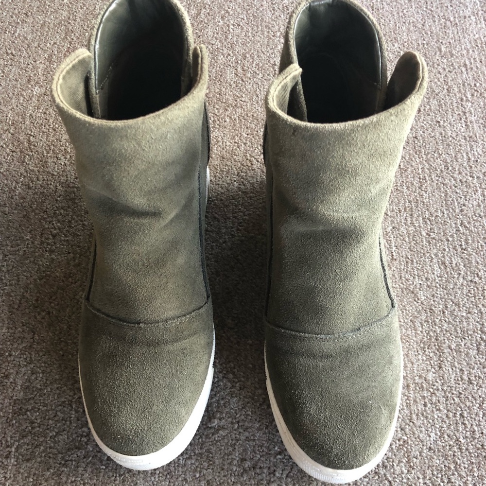 Army green wedge sneaker shoe